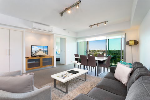 Proximity Waterfront Apartments - Holiday Adelaide 2