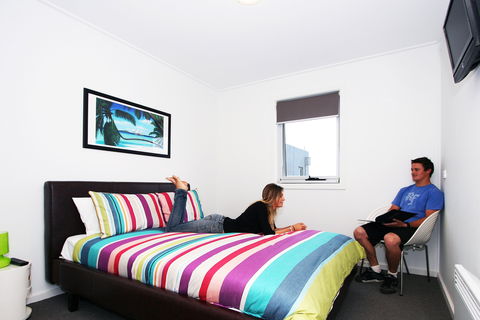 The Island Accommodation - Phillip Island YHA - Holiday Adelaide 2