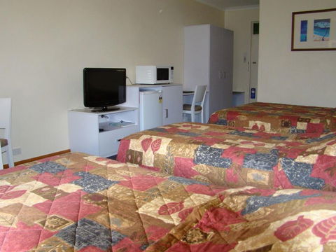 Dunsborough Inn Backpackers - Holiday Adelaide 2