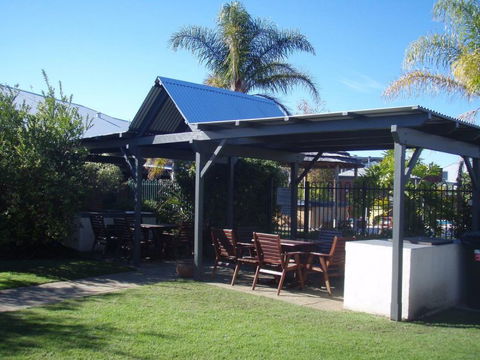 Dunsborough Inn Backpackers - Holiday Adelaide 3