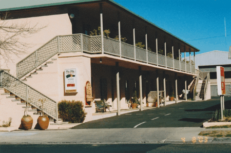 New England Motor Inn - Holiday Adelaide 0