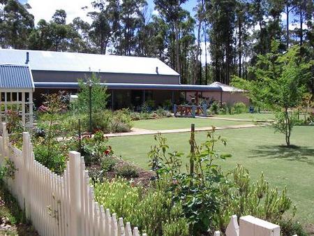Jakamarri Bed & Breakfast - Holiday Adelaide 4