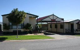 Outback Villas - Holiday Adelaide 0