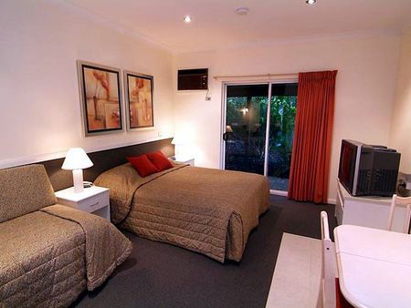 Dunsborough Motel - Holiday Adelaide 1