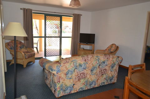 Cottesloe Beach Chalets - Holiday Adelaide 7
