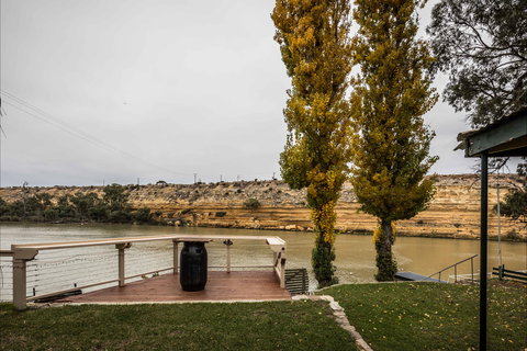 80 Page Drive Blanchetown -River Shack Rentals - Holiday Adelaide 0