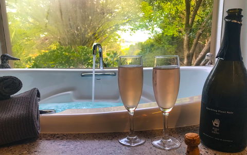 Adelaide Hills Retreats - The Nest - Holiday Adelaide 0