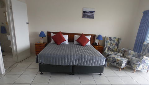 Airlie Court Units - Holiday Adelaide 0