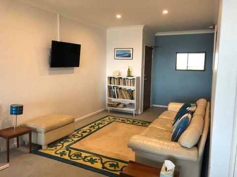 Beachfront Apartment - Holiday Adelaide 1
