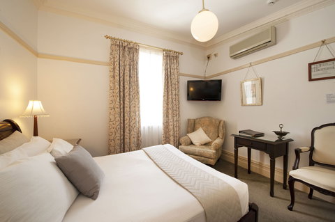 Cobb & Co Court Boutique Hotel - Holiday Adelaide 2