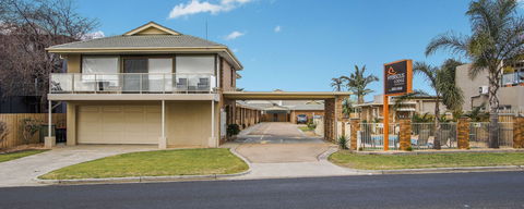 Hybiscus Waterfront Apartments - Holiday Adelaide 0