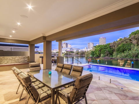 Lakeland Keys Broadbeach - Vogue Holiday Homes - Holiday Adelaide 1
