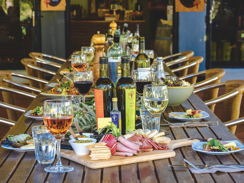 Olio Bello Lakeside Glamping - Holiday Adelaide 2