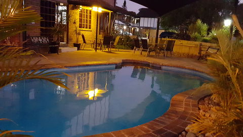 Shakespeare Motel - Holiday Adelaide 2