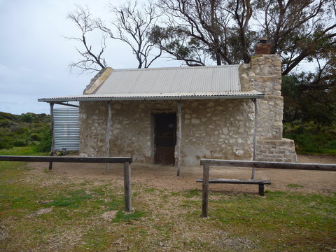 Shepherds Hut - Holiday Adelaide 0
