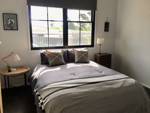 The Lakehouse Beechworth - Holiday Adelaide 1