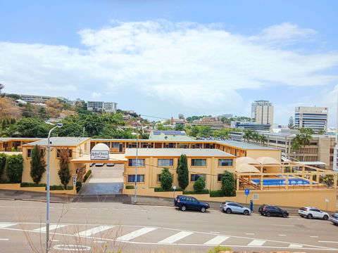 The Robert Towns - Holiday Adelaide 0