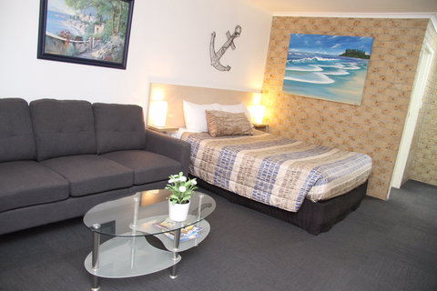 Tweed Harbour Motor Inn - Holiday Adelaide 1