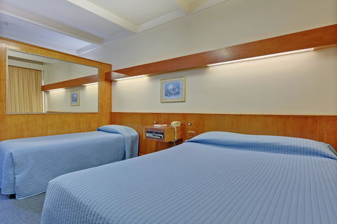 Village Family Motor Inn - Holiday Adelaide 2