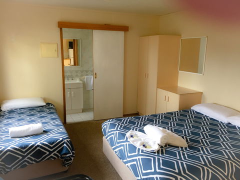 Wagga Wagga Tourist Park - Holiday Adelaide 1