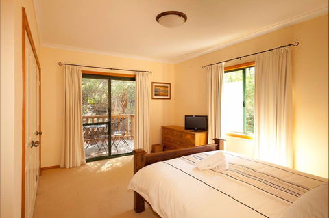 Woodfern Lodge - Holiday Adelaide 0