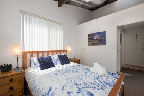 Absolute Oceanfront Cottage - Holiday Adelaide 1