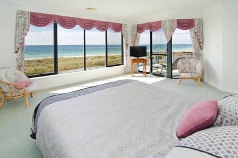 Bayside Beauty - Holiday Adelaide 1