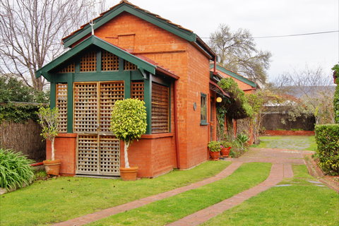 Buxton Manor/ Adelaide Heritage Cottages - Paprika Spa Cottage - Holiday Adelaide 0