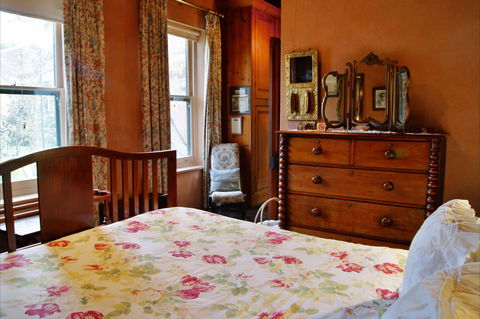 Buxton Manor/ Adelaide Heritage Cottages - Paprika Spa Cottage - Holiday Adelaide 1