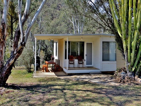 Capertee Cottage - Holiday Adelaide 0