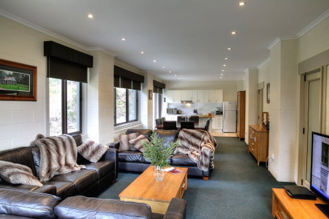 Cedarwood Apartments - Holiday Adelaide 0