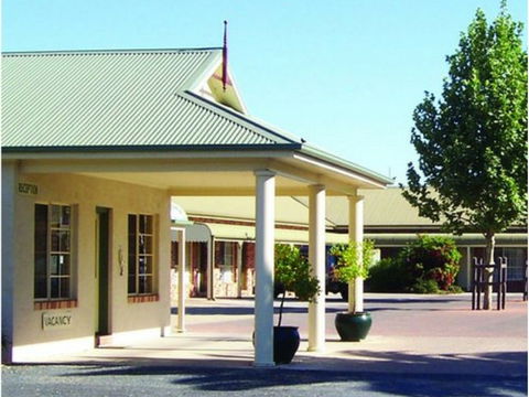 Country Gardens Motor Inn - Holiday Adelaide 0