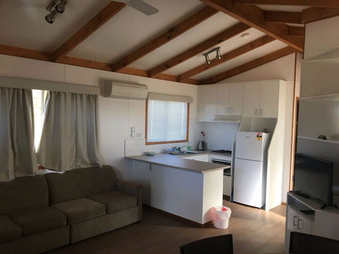 Harden Caravan Park - Holiday Adelaide 1