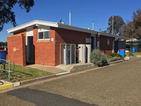 Harden Caravan Park - Holiday Adelaide 2