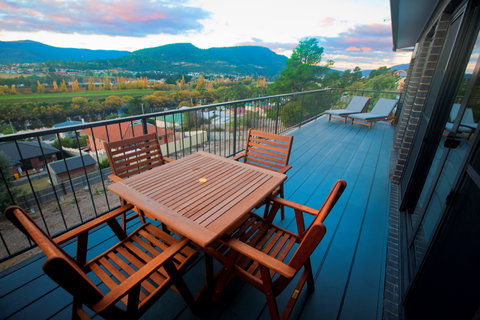 New Norfolk Apartments - Holiday Adelaide 0