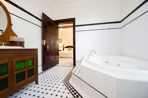 Petersons Guesthouse And Winery - Holiday Adelaide 1