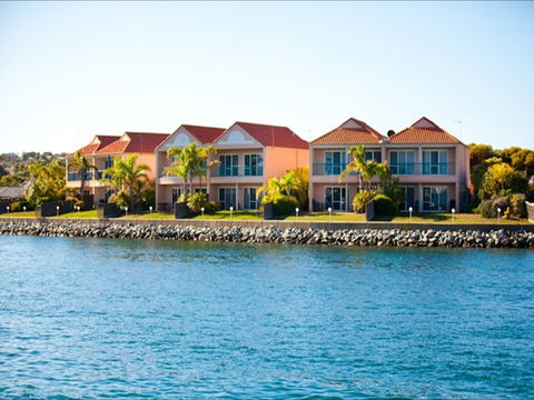 Port Lincoln Waterfront Apartments - Holiday Adelaide 2