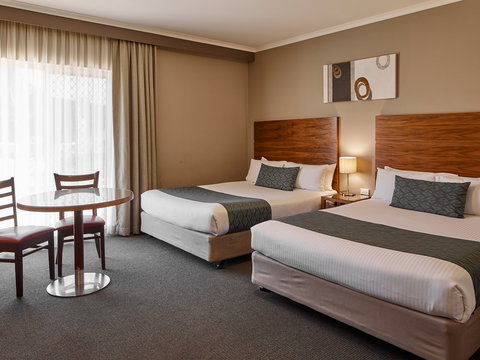 Quality Hotel Dickson - Holiday Adelaide 1
