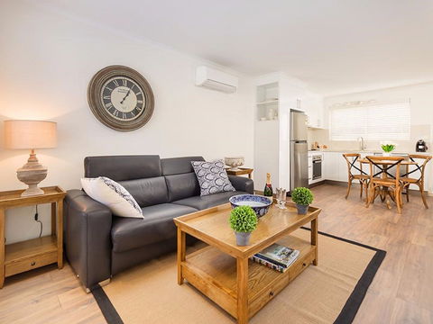 Rustic Charm - Holiday Adelaide 0