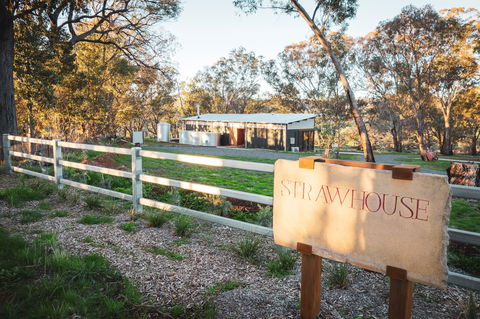 Strawhouse - Holiday Adelaide 0