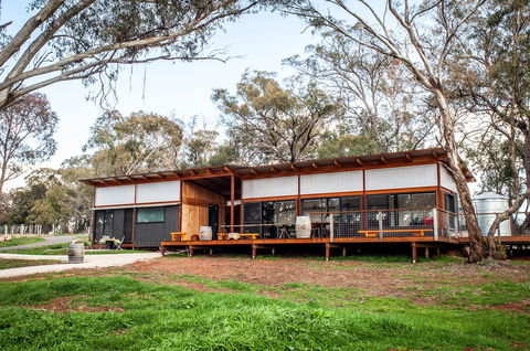 Strawhouse - Holiday Adelaide 1