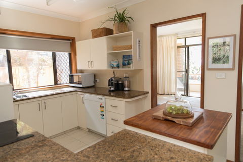 Taranaki Beach Unit - Holiday Adelaide 1