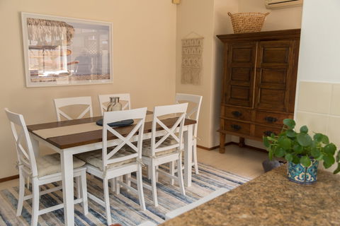 Taranaki Beach Unit - Holiday Adelaide 2
