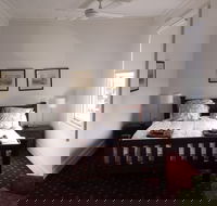 The Corner Hotel Alexandra - Holiday Adelaide