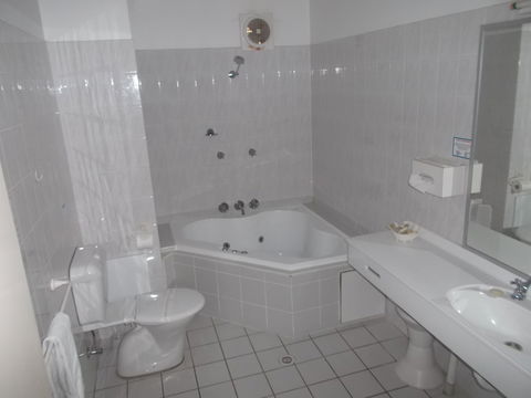 Ulladulla Harbour Motel,  Another Sinclair's Property - Holiday Adelaide 1