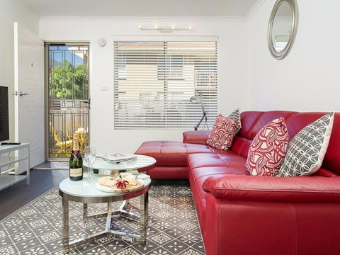Understated Elegance - Affordable Luxury - Holiday Adelaide 2