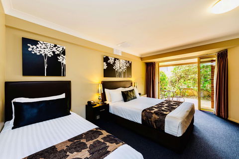Best Western PLUS Ambassador On Ruthven - Holiday Adelaide 1