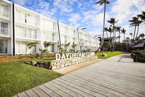Daydream Island Resort And Living Reef - Holiday Adelaide 2