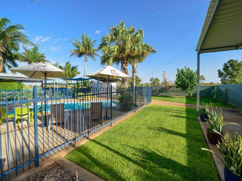 Devils Marbles Hotel - Holiday Adelaide 1