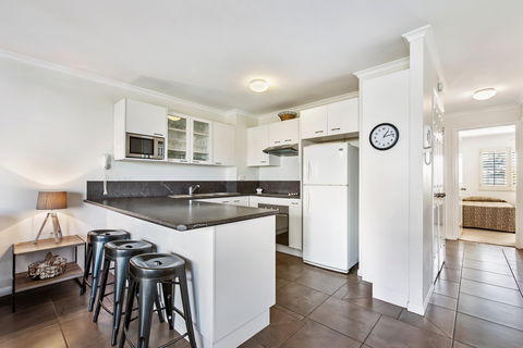 Dockside Holiday Apartments - Holiday Adelaide 2